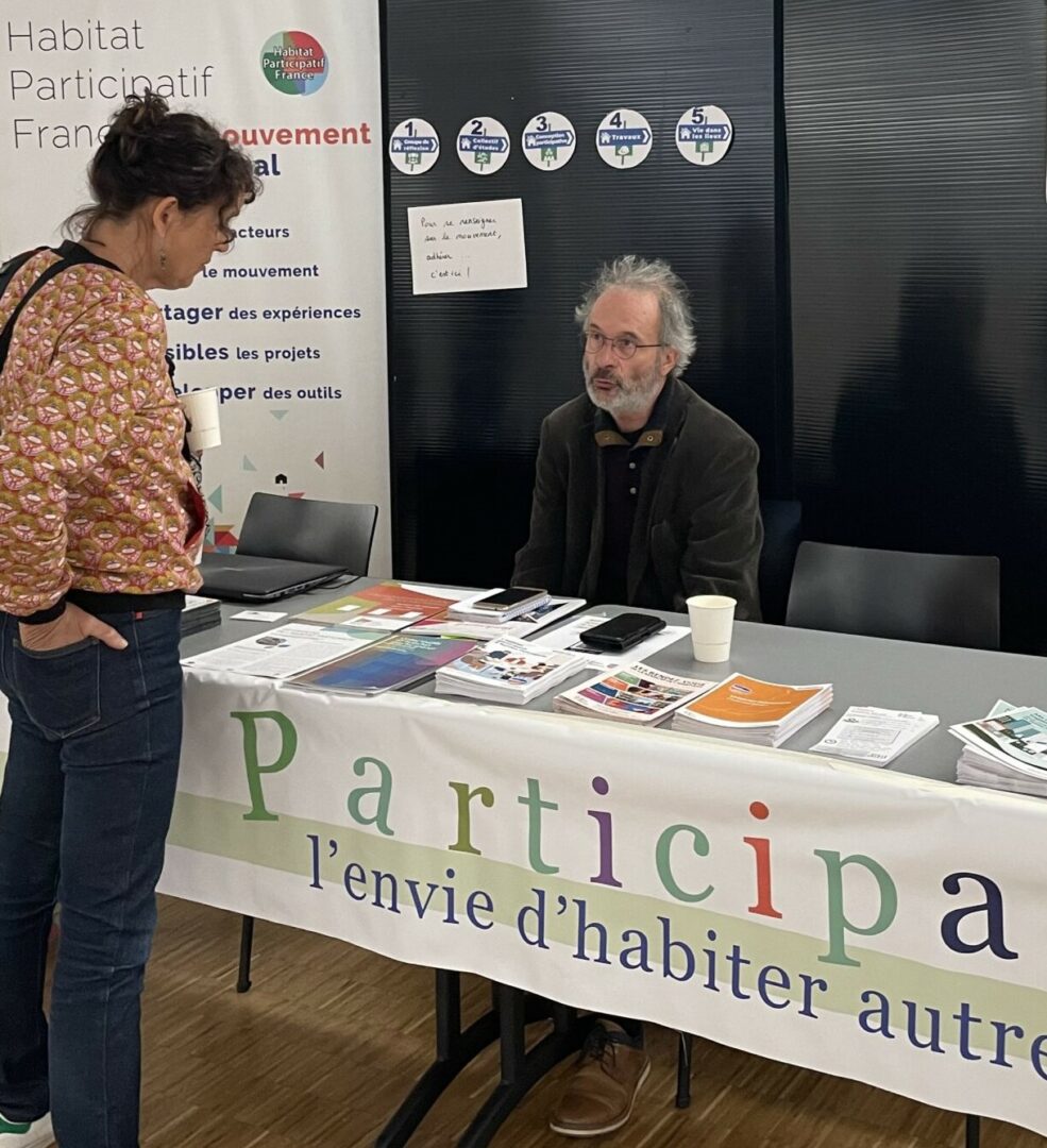 Stand L'Echo-habitants tenu par Olivier Cencetti